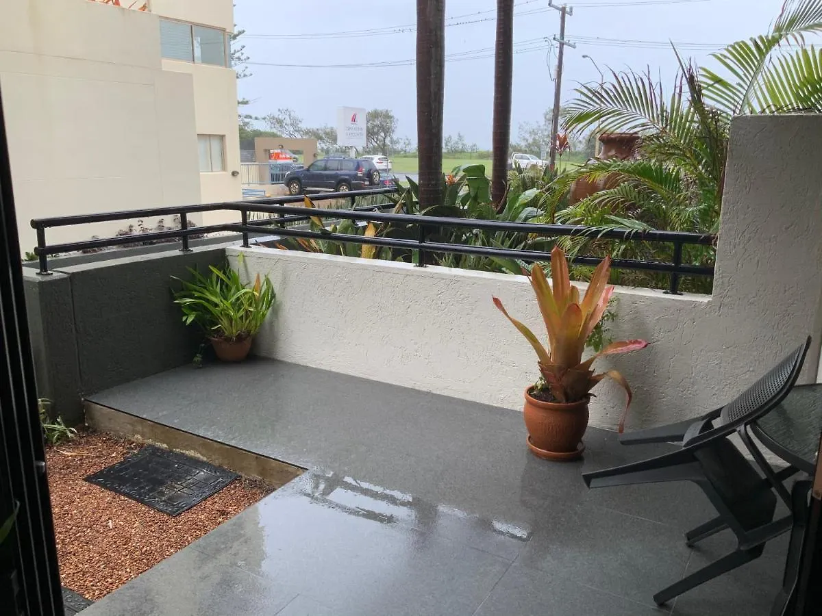 Ocean Courtyard - Beachside Unit Alexandra Headland Australia